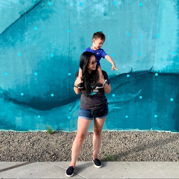 4x Speaker, Closet Consultant, Party Host - Picture 11 of 12